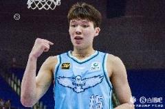 杨瀚森高效表现9中5砍17分6板2断3帽正负值+25统治赛场！