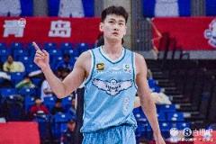 孔德昕：吴前与约克全场被死缠 青岛在风波中守护主场