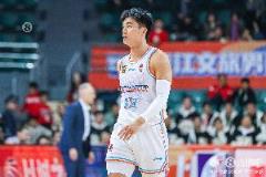 于德豪三分6中0仅拿7分2板4助4断，大空位反超三分不中