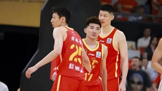 今日凌晨，CBA北京、上海、辽宁男篮最新动态传来