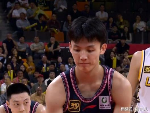 广东锋线新星爆发，杜锋首发出发！