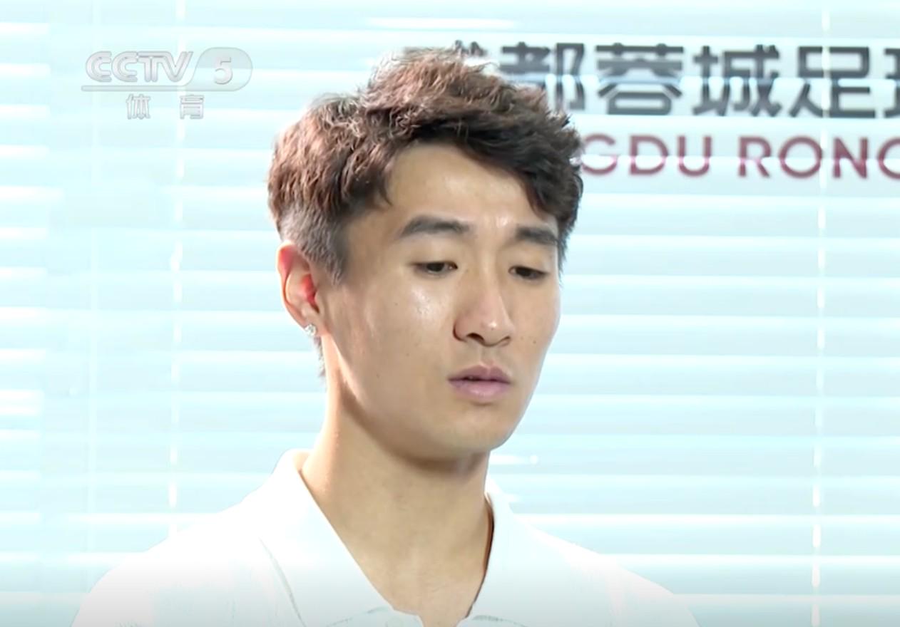 韦世豪评价胡荷韬：谦逊努力，初到成都便看好其国足前景
