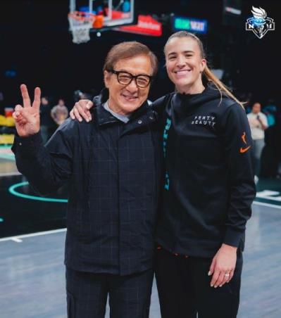 成龙观战！女库里24分斯图尔特27分 威廉姆斯5连胜领跑WNBA