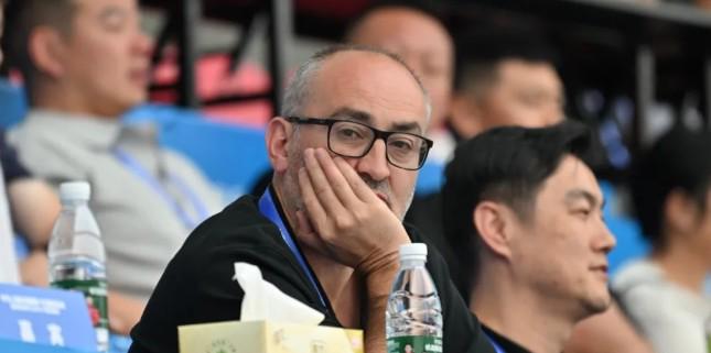 卡内达关注浙江U20男足全运资格赛，与体育局负责人深入交流