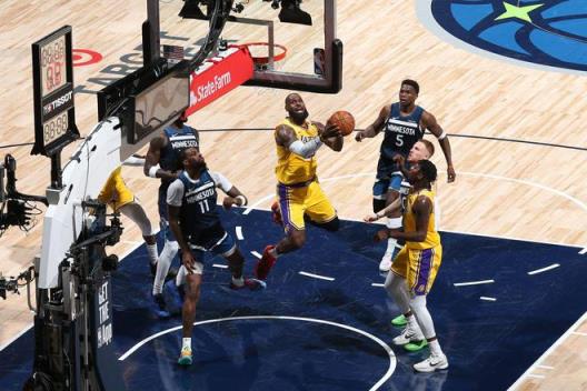 詹姆斯希望NBA允许球员为季后赛做好身体对抗准备