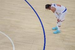 皮尔斯调侃尼克斯：为何大家这么安静？周六晚上都在忙什么？