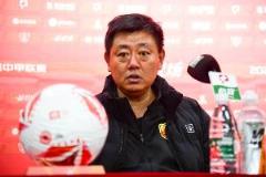 青岛媒体：小里瓦尔多运动战进球能力不足，红狮保级形势愈发严峻