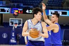 加油呀宋翔：老鹰试训杨瀚森 缺中锋拥13号和22号签