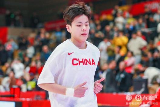 无敌手感！杨舒予半场8中6三分6中4轰17分正负值+42！