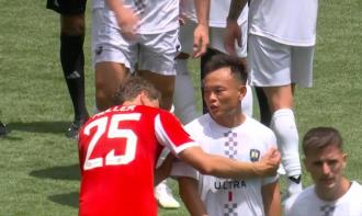 穆勒赛后特意查看周通球衣背后的名字