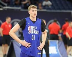 王健：NBA小绿屋邀请人数无限制，近年为避免球员尴尬趋于谨慎