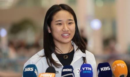 李宁竞标安洗莹赞助合约，年收益或达1800万元人民币