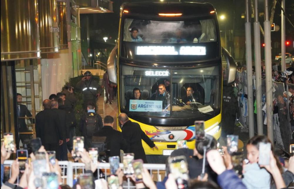智利足协未设专用通道致阿根廷队机场滞留
