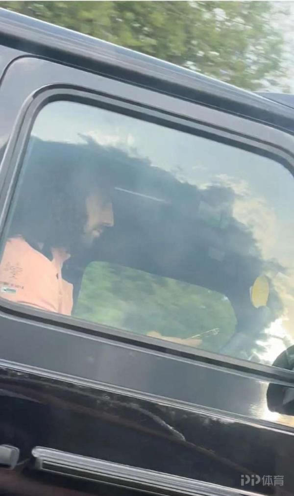 库库雷利亚因开车看手机被罚200英镑并扣6分