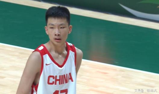 力压澳新！男篮内线新星崛起成亚大一哥