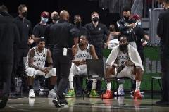KD：在篮网，只有我和纳什是全身心投入，其他人似乎并非如此