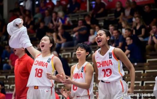 加时赛险胜欧洲强队！女篮世青赛逆转晋级12强，小李梦狂砍25+16！
