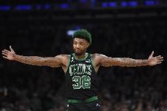斯玛特三次入选防守一阵，21-22赛季荣膺DPOY