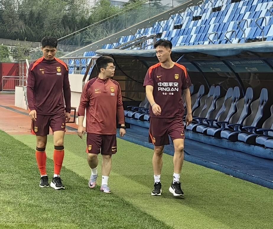 国足今日训练：吴少聪缺席，蒋圣龙、魏震未参与合练