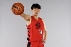 媒体人：杨瀚森8月9日赴美参加新秀课程及球队集训