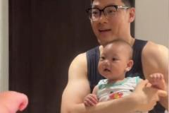 张宁妻子分享日常视频：爸爸回家第一天太开心啦