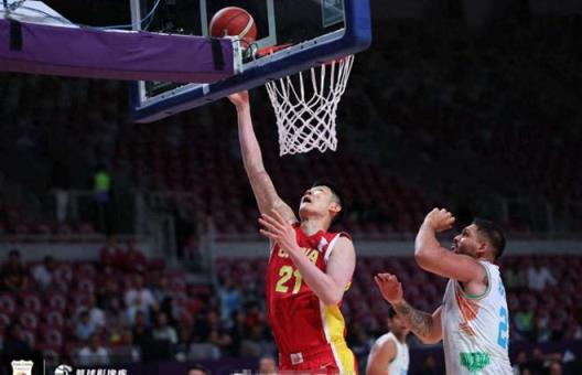 中国男篮输在软脚蟹！2+1不中+黄油手，陈正昊：太软