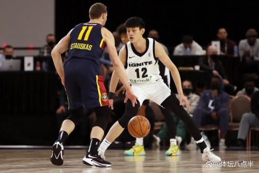 曾凡博签约NBA 霍楠预言人才井喷 粉丝怒斥被过度吹捧