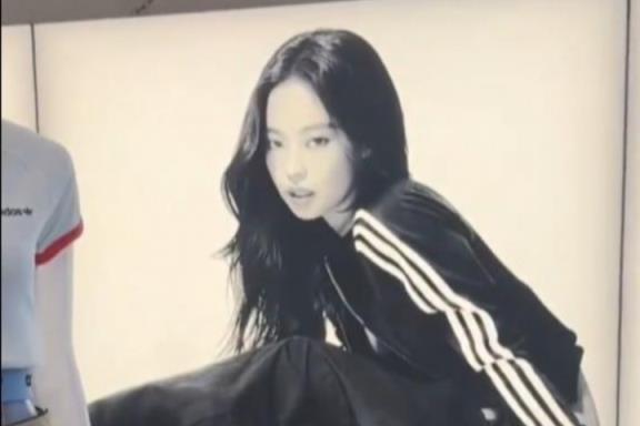 好眼光！杰伦威上海探店看见Jennie海报回头猛瞅了好几眼