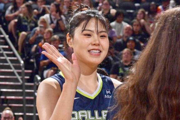 李月汝回忆队友麦伊莎喂球细节：总说“去背打，我给你传球”