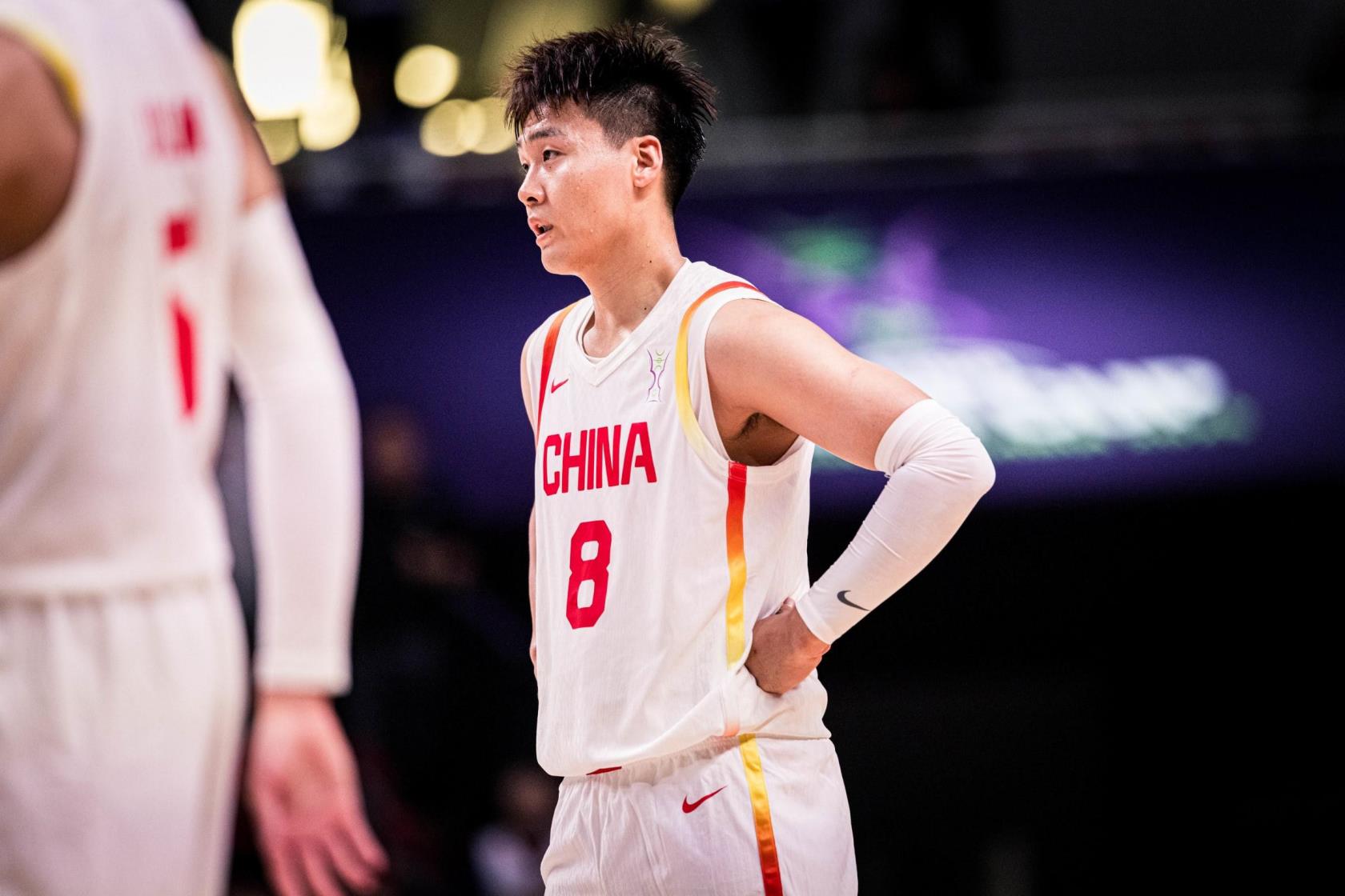 赵睿：进攻一度停滞不敢打，希望年轻球员能站出来