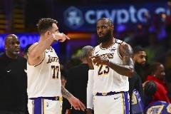 湖人三连败陷西部第五，ESPN预测明天胜率仅39.1%