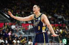 胡明轩高效输出15分5助4板 正负值+11引领球队进攻