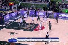 这也太不讲理了2米28法尔隔着周琦举手单臂完成惊天站扣