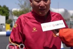 山东球迷牛刚骑行670公里来杭州看球，国足能在大莲花起“杭”吗