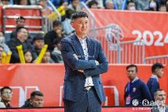 杜锋：队伍正稳步向前 最后一轮全力争胜四川队