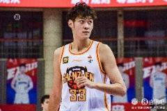 王浩然17投9中砍23分2篮板2助攻2抢断1盖帽正负值+23
