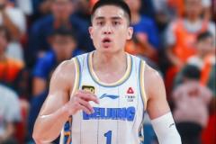 陈盈骏14中8砍下26分5板6助三分8中4展现全面表现