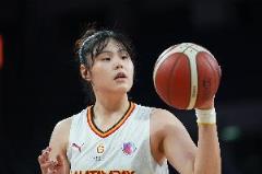 26岁媒体人点赞李月汝：中国女篮唯一海外作战的国手，加油！