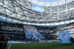 霸气！大连英博主场升起巨幅TIFO：我们是大连