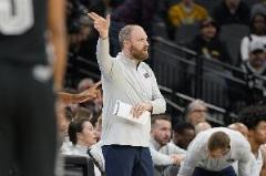 灰熊记者：詹金斯与总经理克莱曼互指责任，无人担责