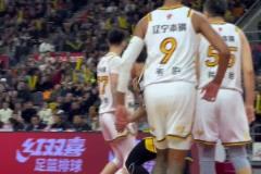 采访球迷谁是最爱假摔的球员：恩比德、乔治被最多提及