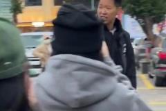 这个黄牛有点虎啊！请问如果大哥坐观众席了，谁上去替11号？
