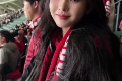 从工体成功带走1分，成都球迷小姐姐的喜悦写在脸上