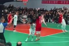 太帅了啊！东契奇晃倒申京，随后不紧不慢助攻DFS三分命中