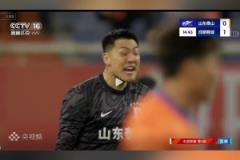 被对手狂轰乱炸屡次救险！王大雷面部狰狞怒吼队友