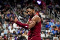 米切尔高效输出27分5板5助3帽 正负值+20全场最佳