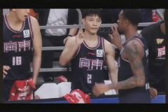 这些手势再也看不见了， 一阵风，把一帮人吹散了...