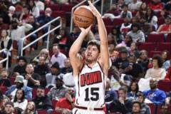 得分爆发力！NBA仅4人能在10分钟内砍下15+分且命中5+记三分，谢泼德在列