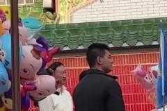 刘维伟妻子晒刘与辛莎莎游玩视频，侧面看着很一般？
