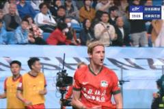 迈达纳头球破门！河南队4场3球2-0领先深圳